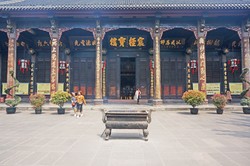 Chengdu Lazybones Hostel - The nearby Wenshu monastery and the Folk and Cultural street Wenshufang